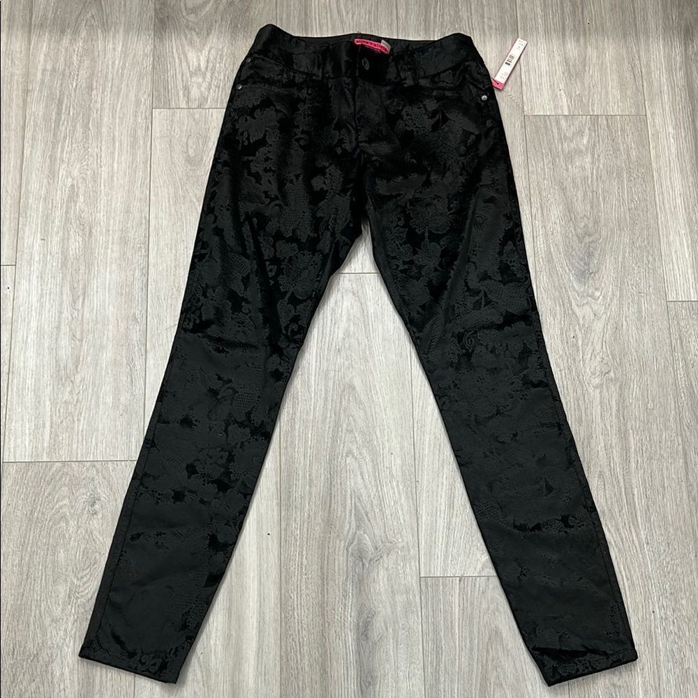 NWT Alice + Olivia Black Brocade Jeans Size 8